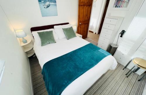 Sandown Apartment | 2 Bedroom Chalet SB11, Sandown Bay, Dog Friendly