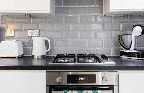 West Kensington Apartment | 2 Bedroom Charming Family Apartment