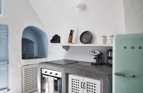 Megalochori House | 2 bedroom charming villa with hot tub in Megalochori , local architecture gem