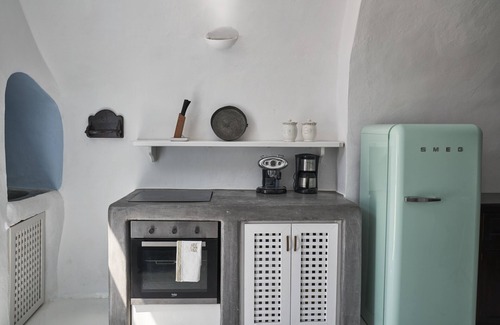 Megalochori House | 2 bedroom charming villa with hot tub in Megalochori , local architecture gem