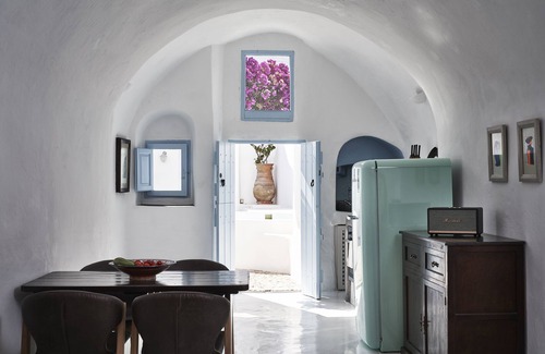 Megalochori House | 2 bedroom charming villa with hot tub in Megalochori , local architecture gem