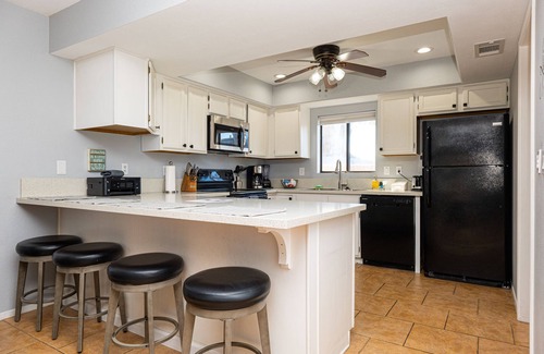 Bullhead City Condo | 2-bedroom condo just 17 minutes from Harrah's Laughlin Casino
