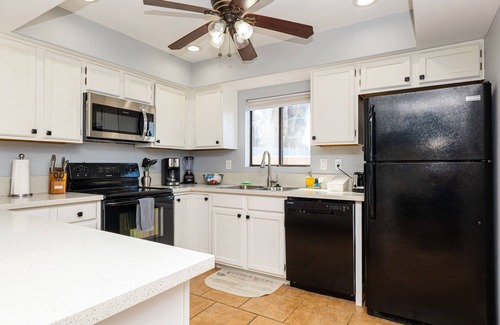 Bullhead City Condo | 2-bedroom condo just 17 minutes from Harrah's Laughlin Casino