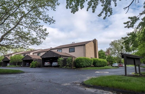 Northwest Columbus Condo | 2-Bedroom Condo with Arcade Room, amazing location15min away from the Zoo or OSU