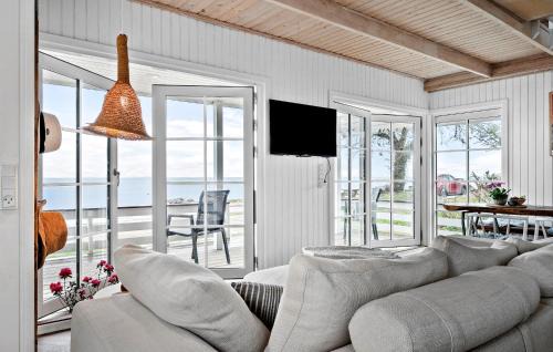 Grønninghoved Strand House | 2 Bedroom Cozy Home In Sjølund