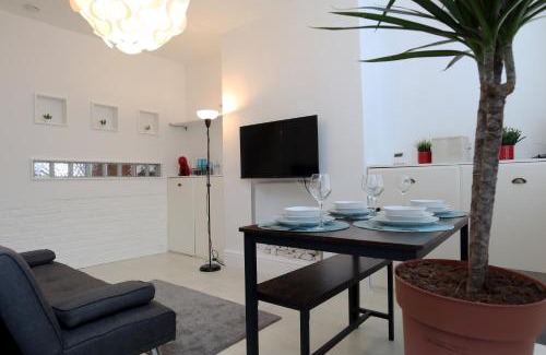 Kearsley House | 2-Bedroom, Free Parking, High Speed Wi-Fi, Swinton Manchester