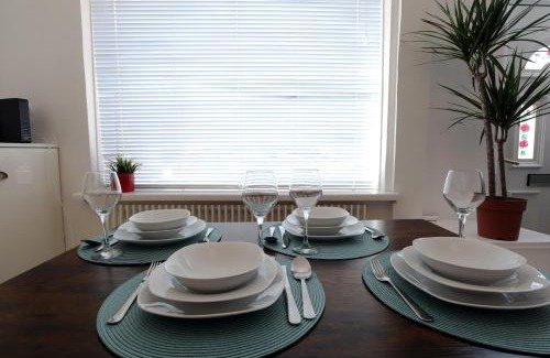 Kearsley House | 2-Bedroom, Free Parking, High Speed Wi-Fi, Swinton Manchester