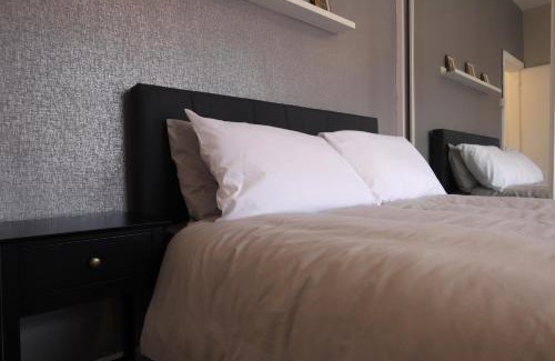 Kearsley House | 2-Bedroom, Free Parking, High Speed Wi-Fi, Swinton Manchester
