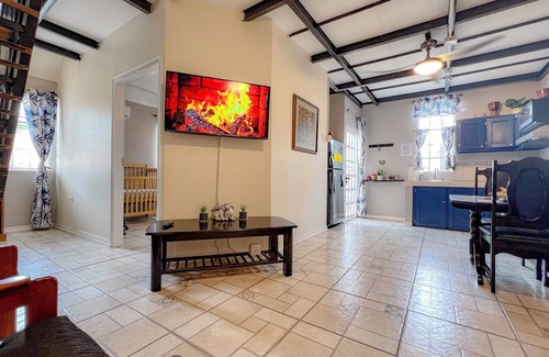 Arouca Apartment | 2 Bedroom gated Annex -pool, king & queen beds, free parking and wifi