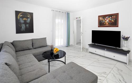 Murine Apartment | 2 Bedroom Gorgeous Apartment In Umag