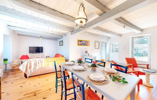 Grassac House | 2 Bedroom Gorgeous Home In Grassac