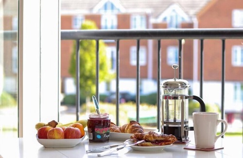Middleton Cheney Apartment | 2 bedroom - great location near train station & parking @Banbury