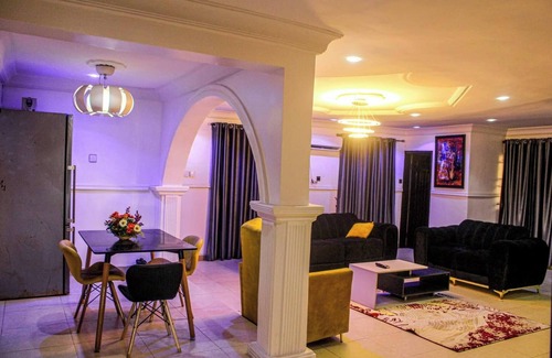 Alimosho Apartment | 2 Bedroom Luxury Apartment With Pool -24hrs Power -ps4