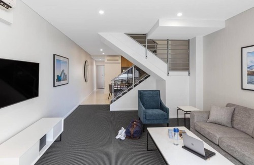 Waterloo Apartment | 2 Bedroom Modern Suite at Waterloo Sydney