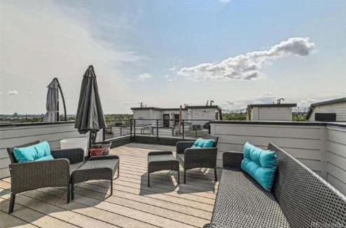 West Colfax Apartment | 2 bedroom townhome with rooftop patio & scenic views