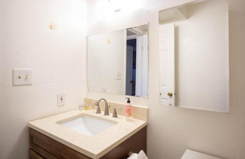 Paradise Apartment | 2 bedroom UNLV, Thomas Mack