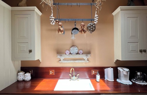 Greenside Park Apartment | 2 bedroom Waterfront Victorian Apartment