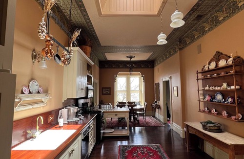 Greenside Park Apartment | 2 bedroom Waterfront Victorian Apartment