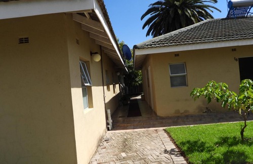 Harare Apartment | 2 Bedroomed Apartment With En-suite and Kitchenette - 2068