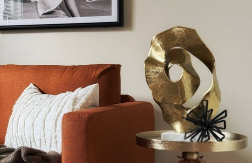 East Allegheny Apartment | 2 BEDS - Free Parking - Stay Central