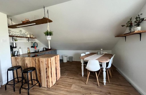 Prohn House | 2 Bettzimmer mit Gemeinschaftsküche,-Wohnzimmer & Bad