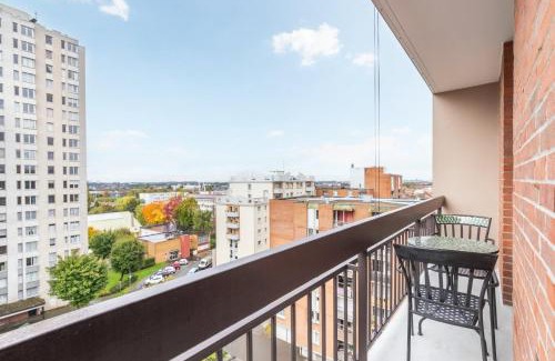 La Madeleine Apartment | 2 BR apartment with balconies & private parking