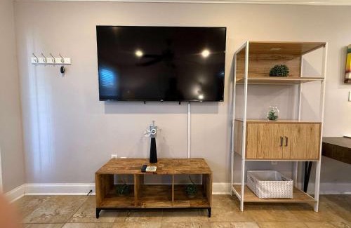 Highlands - Perkins Apartment | 2 BR apartment with laundry pool