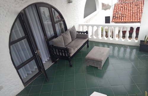 Thompson Estate Villa | 2 BR Villa all en-suite with AC, hot water showers and pool 2 mins to the beach