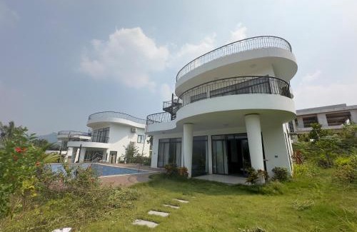 Luong Son Villa | 2 Detached 3BR Lakeview Villas Ivory Hoa Binh