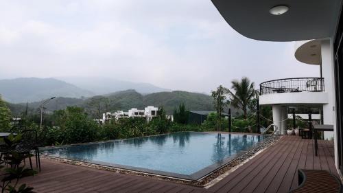 Luong Son Villa | 2 Detached 3BR Lakeview Villas Ivory Hoa Binh