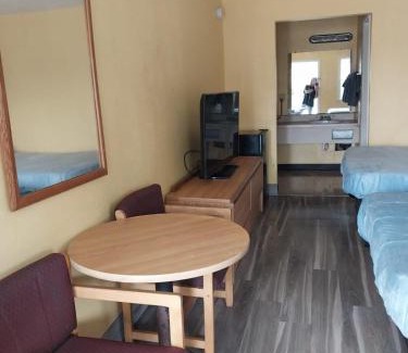 Jackson Apartment | 2 Double Beds Hotel Room 218