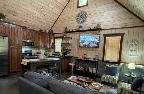Rising Fawn Cabin | 2 Family Cabins - Hot Tub - Fire Pits - Screened in Porches - 2 miles to Cloudland Canyon Park