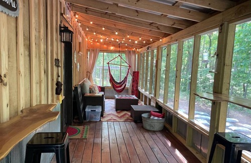 Rising Fawn Cabin | 2 Family Cabins - Hot Tub - Fire Pits - Screened in Porches - 2 miles to Cloudland Canyon Park