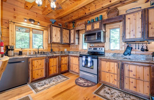 Luray Cabin | 2 Family Log Cabin ❃ A+ Vistas ❃ Sauna ❃ Starlink ❃ 15 miles to National Park