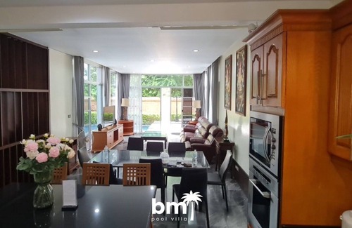 Na Chom Thian Hotel | 2 floors Thai-Bali Style, 4BR 4Bathrooms, pool with JACUZZI, 5mins-Jomtien Beach