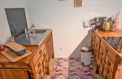 Faucon House | 2 gîtes with airco and heated pool 1km from Faucon