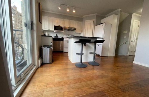 Connaught Apartment | 2 K-beds; 2 baths, Downtown; Parking; Pet friendly