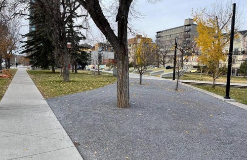 Connaught Apartment | 2 K-beds; 2 baths, Downtown; Parking; Pet friendly