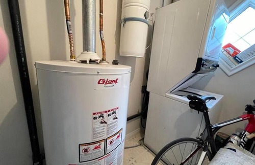 Connaught Apartment | 2 K-beds; 2 baths, Downtown; Parking; Pet friendly