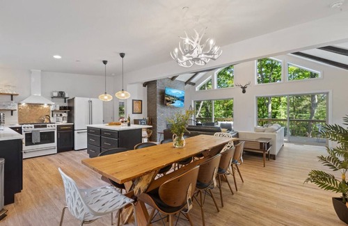 McHenry Cabin | 2 Kayaks & 1 Canoe To Explore The Lake * Private Dock For Your Boat!* Disney+*Grill