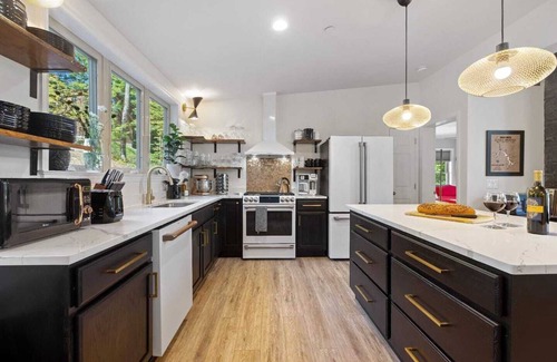 McHenry Cabin | 2 Kayaks & 1 Canoe To Explore The Lake * Private Dock For Your Boat!* Disney+*Grill