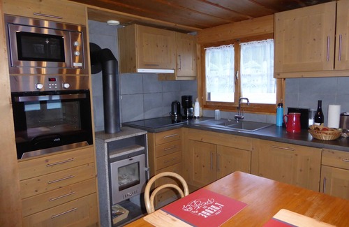 Vers L'Eglise Ski Chalet | 2-level apartment in a traditional chalet 2 steps from the slopes
