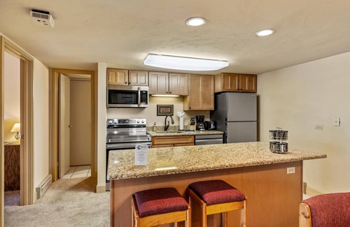 Steamboat Springs Condo | 2 Level Unit w/Pool Hot Tubs Private Deck