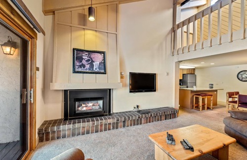 Steamboat Springs Condo | 2 Level Unit w/Pool Hot Tubs Private Deck