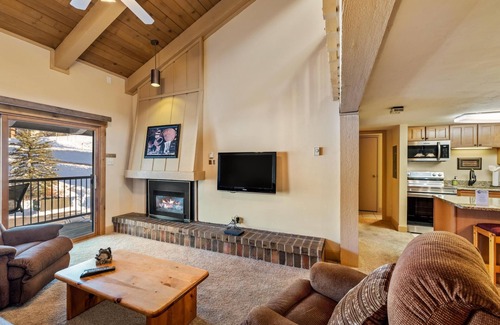Steamboat Springs Condo | 2 Level Unit w/Pool Hot Tubs Private Deck