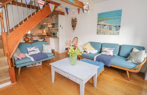 Brading Cottage | 2 LINDEN TERRACE, pet friendly, character holiday cottage in Brading