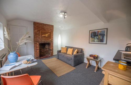 Knodishall House | 2 Lion Cottages, Knodishall