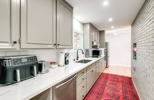 Del Rey Oaks House | 2 Mi to Beach: Home w/Patio in Del Rey Oaks!