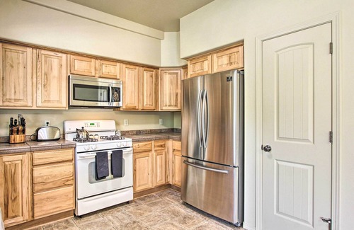 Larkspur House | 2 Mi to Downtown: Bend Getaway w/Patio!