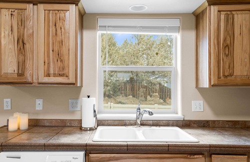 Larkspur House | 2 Mi to Downtown: Bend Getaway w/Patio!